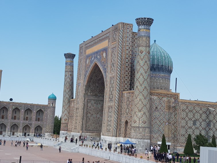 Samarcande Le Registan 2 .jpg